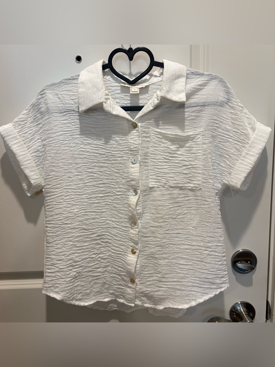 Monteau Los Angeles Tops - Women’s White Textured Short-Sleeve Button-Up Shirt